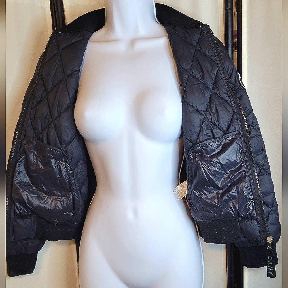 ✨ DKNY Girls Black Quilted Puffer Jacket • Cozy Winter Warmth 🖤❄️ - Picture 7 of 17